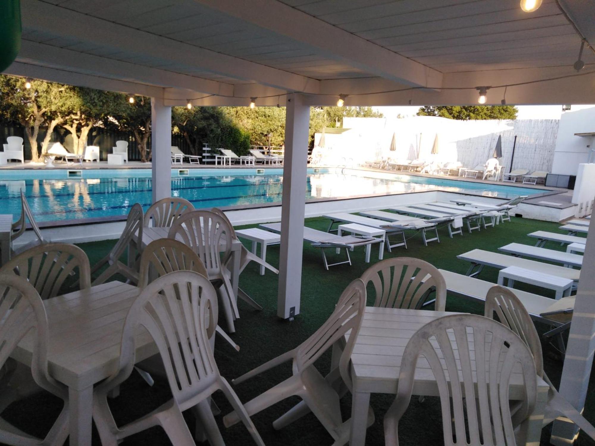 Raggio Di Sole Aparthotel Alberobello Bagian luar foto