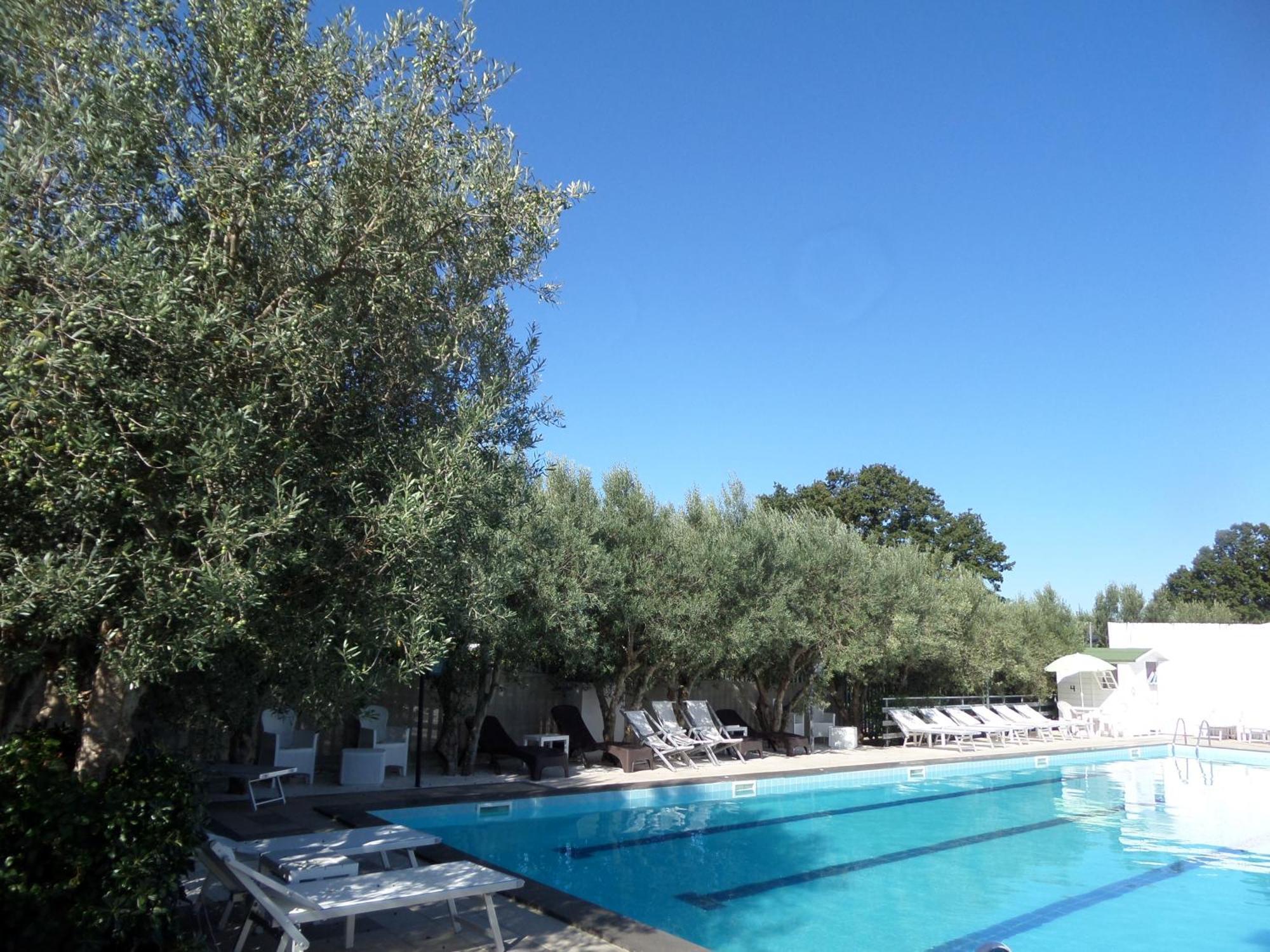 Raggio Di Sole Aparthotel Alberobello Bagian luar foto