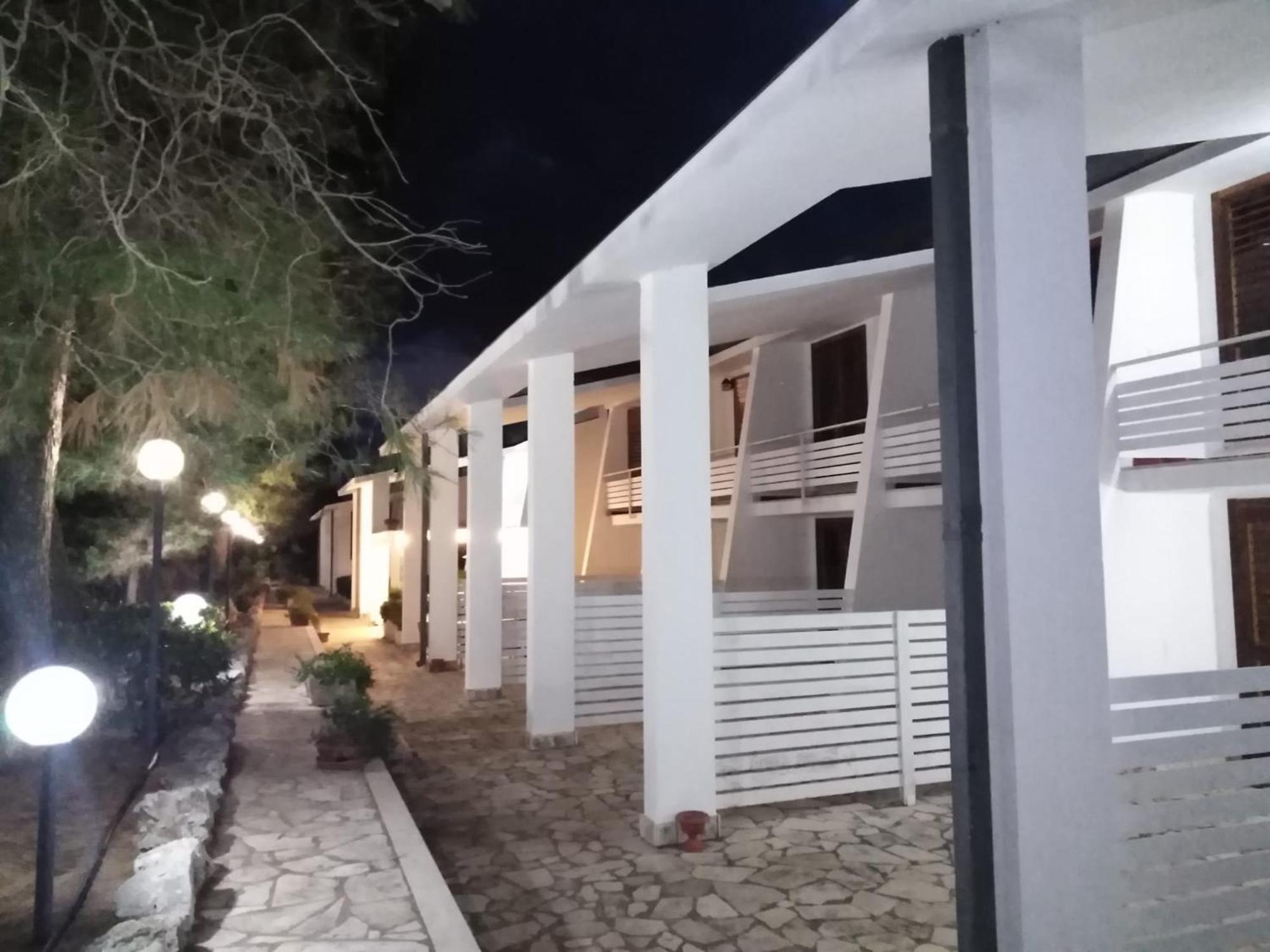 Raggio Di Sole Aparthotel Alberobello Bagian luar foto