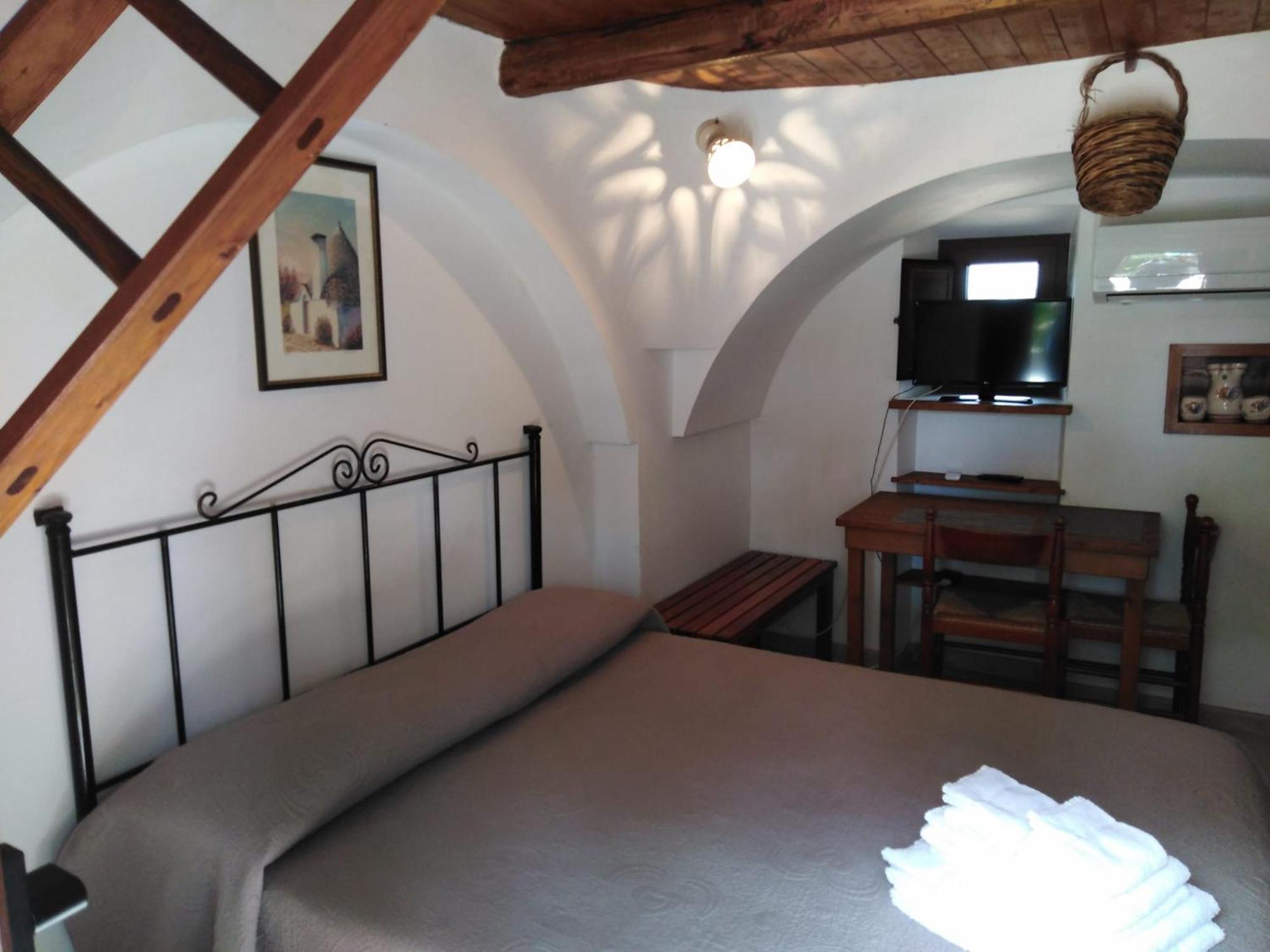 Raggio Di Sole Aparthotel Alberobello Bagian luar foto