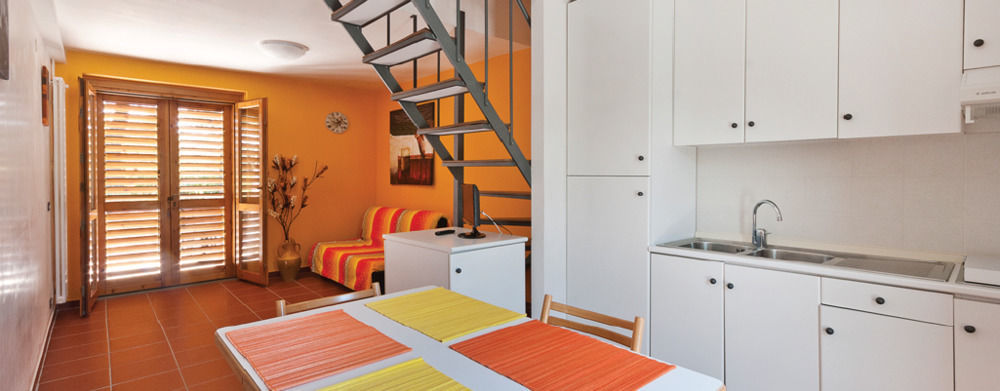 Raggio Di Sole Aparthotel Alberobello Bagian luar foto